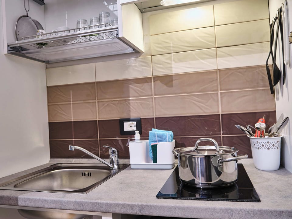 Comfort House, Kitchenette | Private kitchen