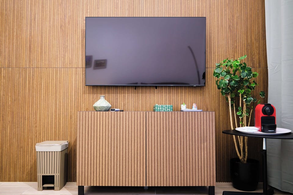 Comfort House, Kitchenette | Living area | Flat-screen TV