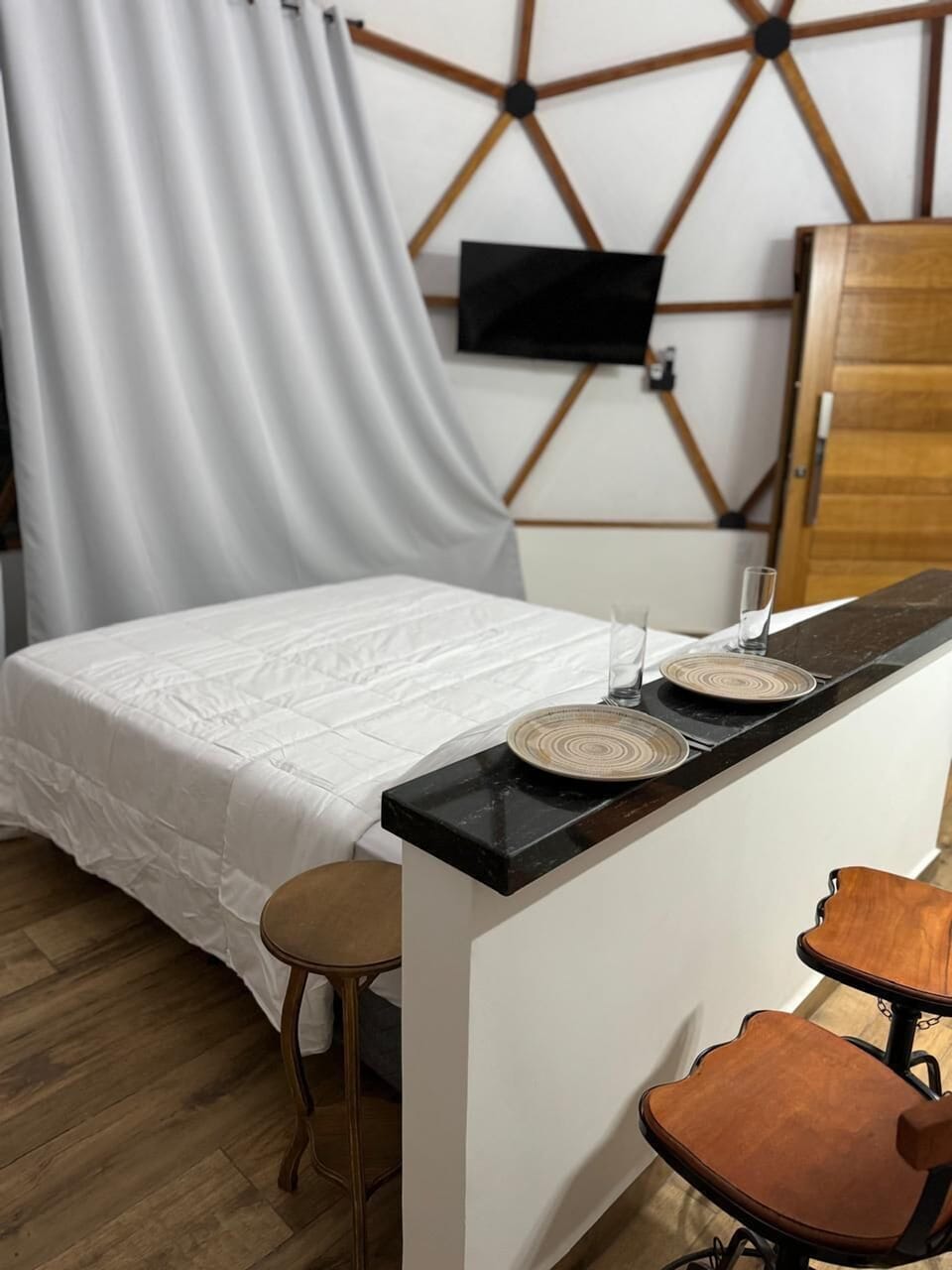 Luxury Suite, City View | 1 bedroom, laptop workspace, free WiFi