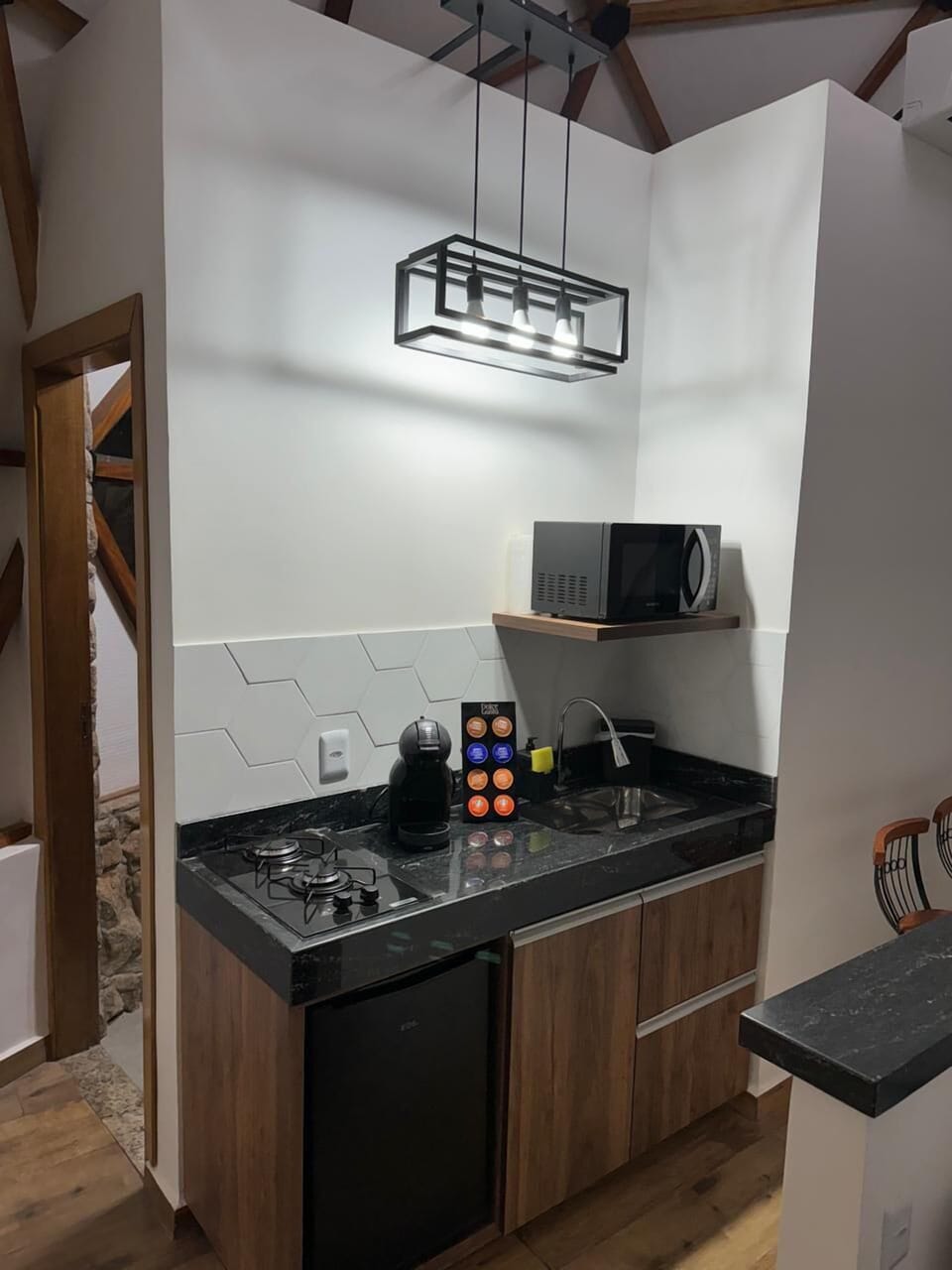 Luxury Suite, City View | Private kitchen | Microwave, oven, stovetop, cookware/dishes/utensils