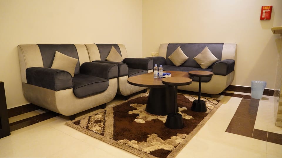 Basic Apartment | Living area