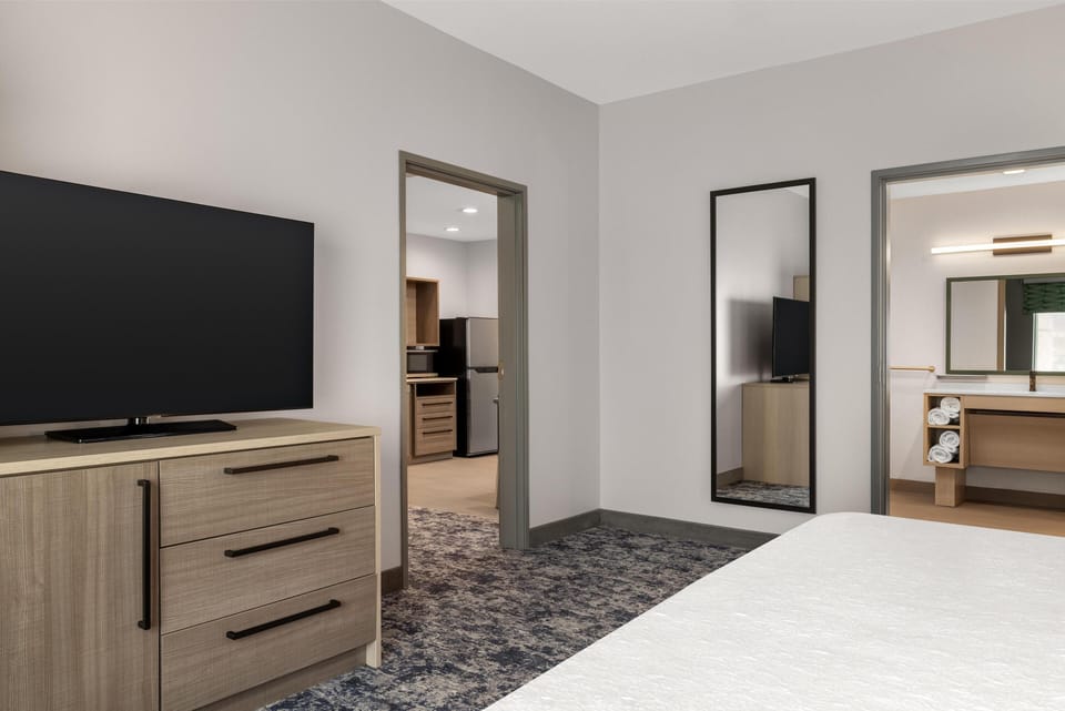 Suite, 1 Bedroom | In-room safe, desk, laptop workspace, blackout drapes