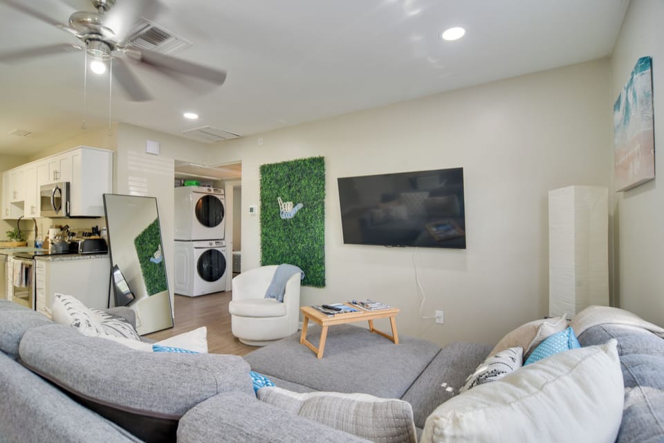 Living Room | Flat-Screen TV | Central Heating & A/C | Free WiFi