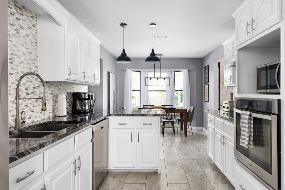 House, Multiple Beds, Non Smoking | Private kitchen | Coffee/tea maker, electric kettle