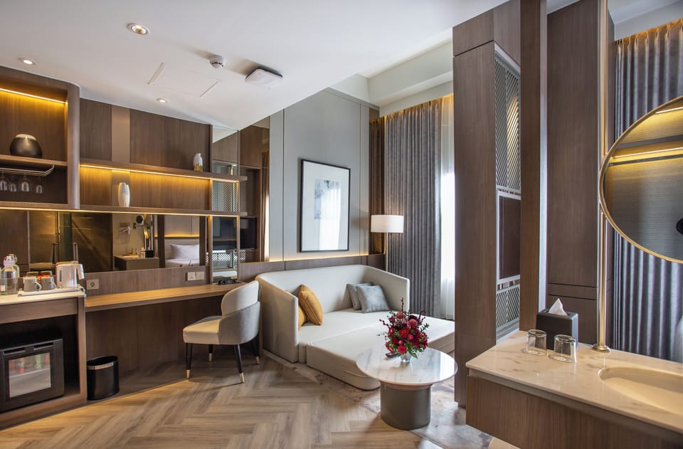 Junior Suite, 1 Double Bed | City view