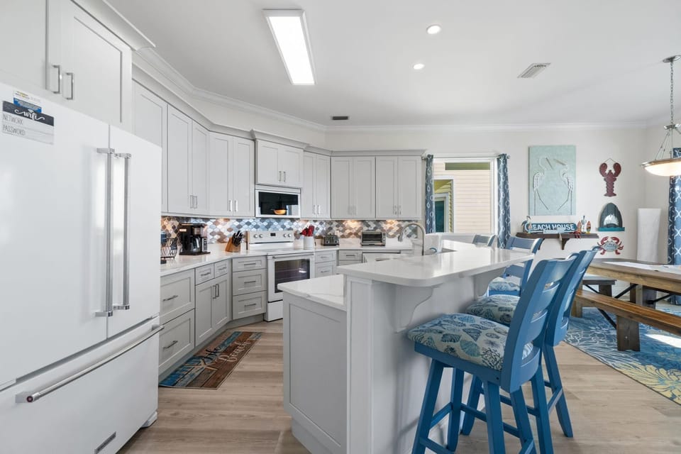 House, Multiple Beds (Courageous Beach House Suite D) | Private kitchen | Oven, toaster, paper towels