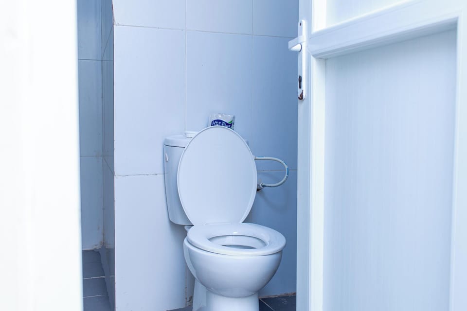 Standard Single Room | Bathroom | Shower, rainfall showerhead, free toiletries, towels