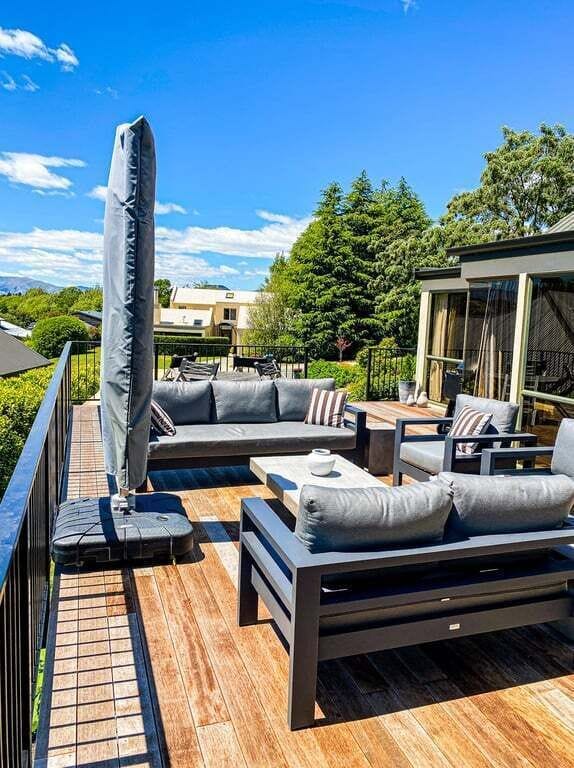 Striking Wānaka home set against crisp blue skies