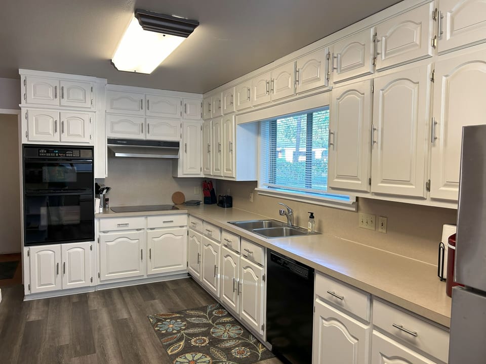 Kitchen (view 1)