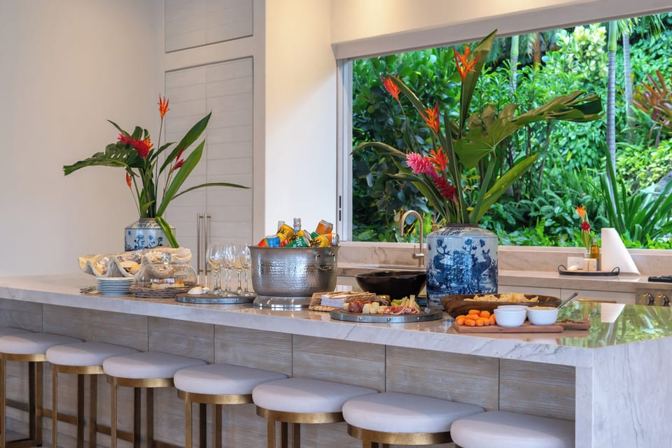 This fully equipped kitchen has everything you need