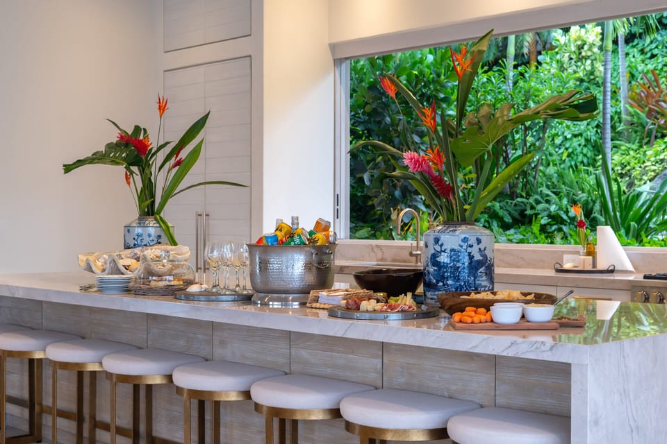 This fully equipped kitchen has everything you need