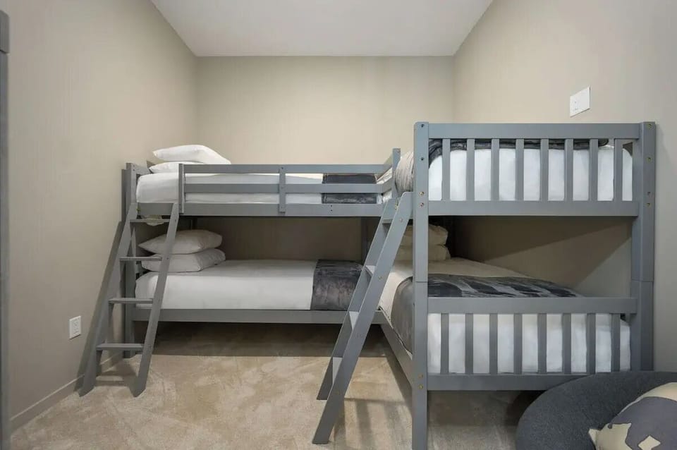 Bunk Room with two sets of Twin/Twin bunk beds