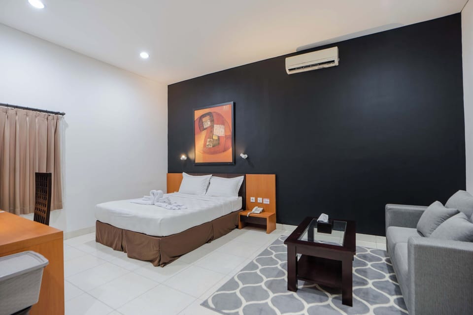 Premier Room | Laptop workspace, free WiFi, bed sheets