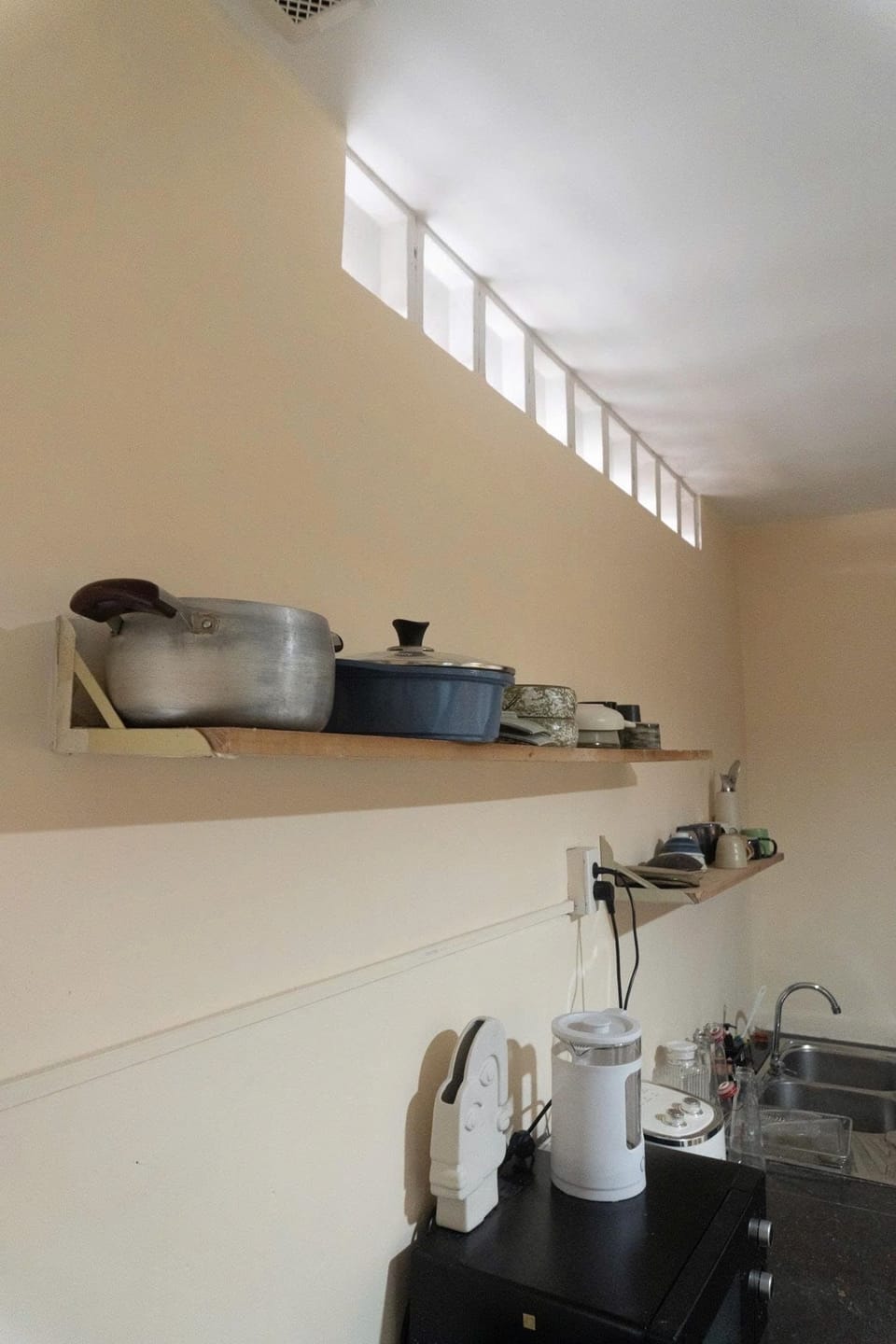 Microwave, stovetop, cookware/dishes/utensils