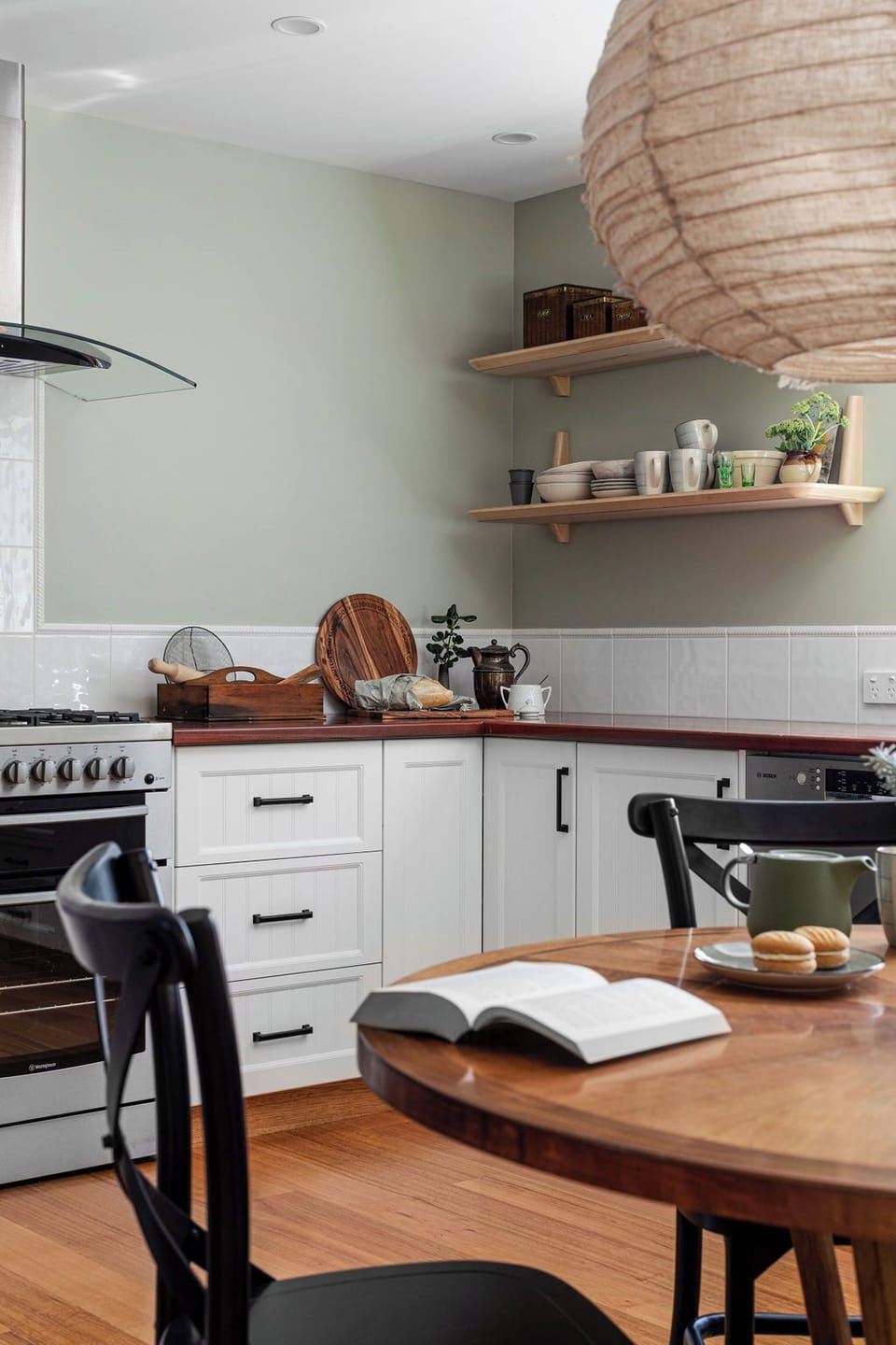 Luxury Apartment, 1 King Bed, Sea View, Courtyard Area | Private kitchen