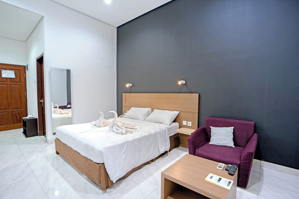 Deluxe Room | Laptop workspace, soundproofing, free WiFi, bed sheets