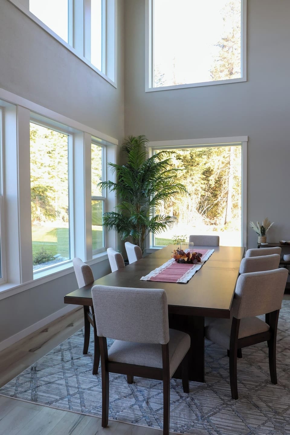 Dining for 8 with additional breakfast table for 4 and island with seating for 4