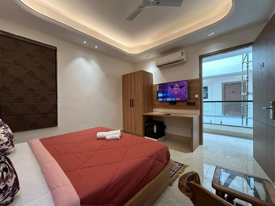 Classic Double Room, City View | Iron/ironing board, free WiFi