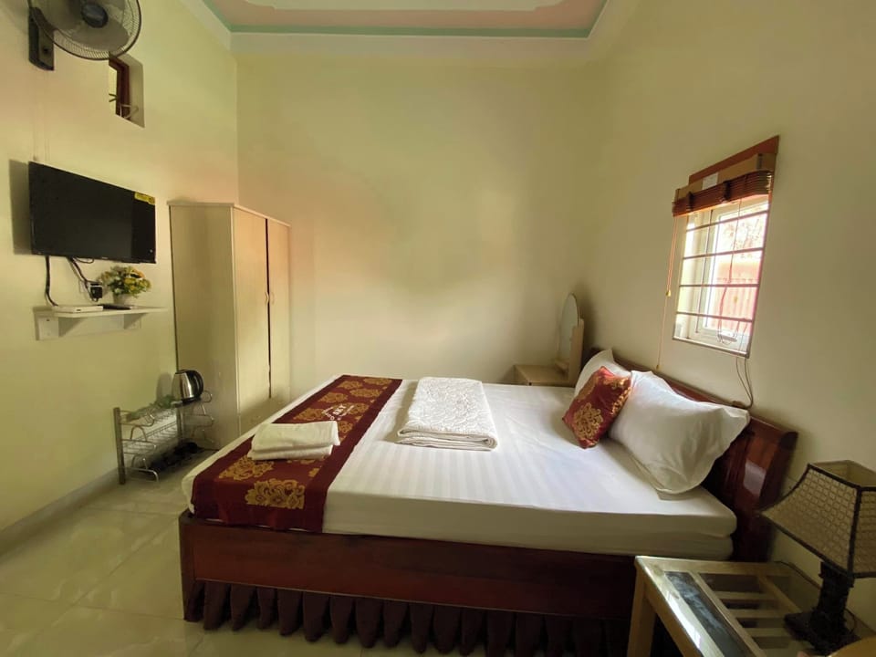 Standard Room, Garden View | Iron/ironing board, free WiFi