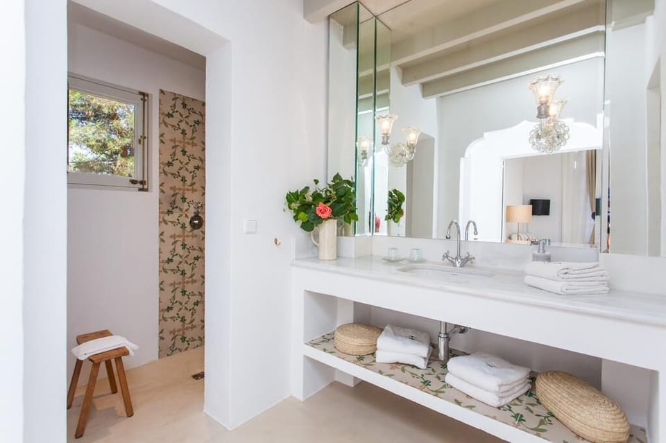 Double Room, Terrace | Bathroom | Free toiletries, hair dryer, bidet, towels
