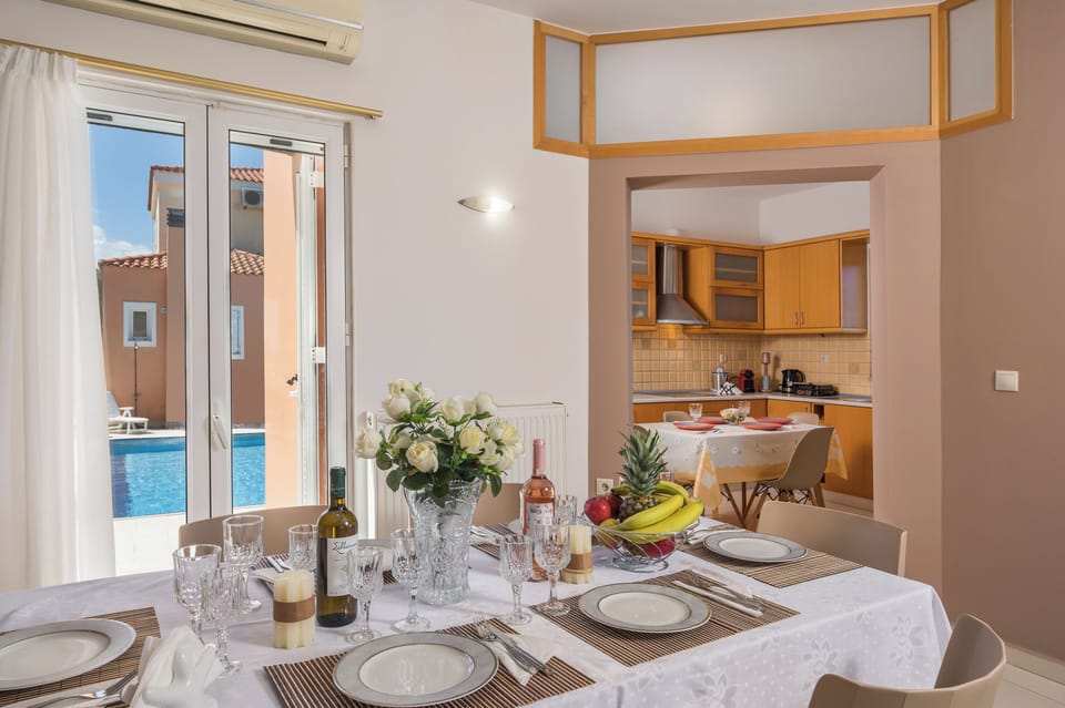 Family Villa, 3 Bedrooms, Sea View, Mountainside | Dining room
