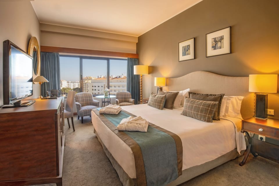 Premium Room, 1 King Bed | Minibar, in-room safe, desk, laptop workspace