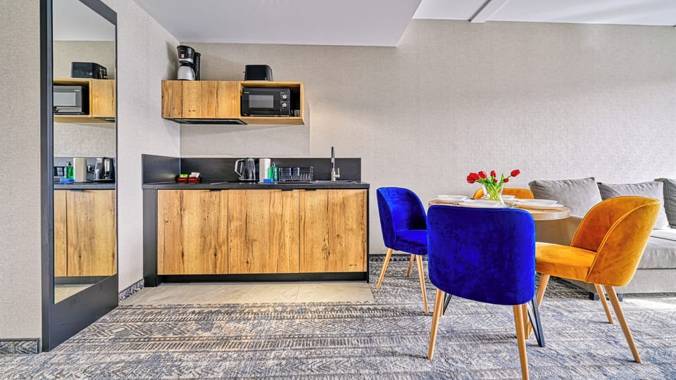 Apartment (1209) | Private kitchen | Fridge, stovetop, electric kettle, cookware/dishes/utensils