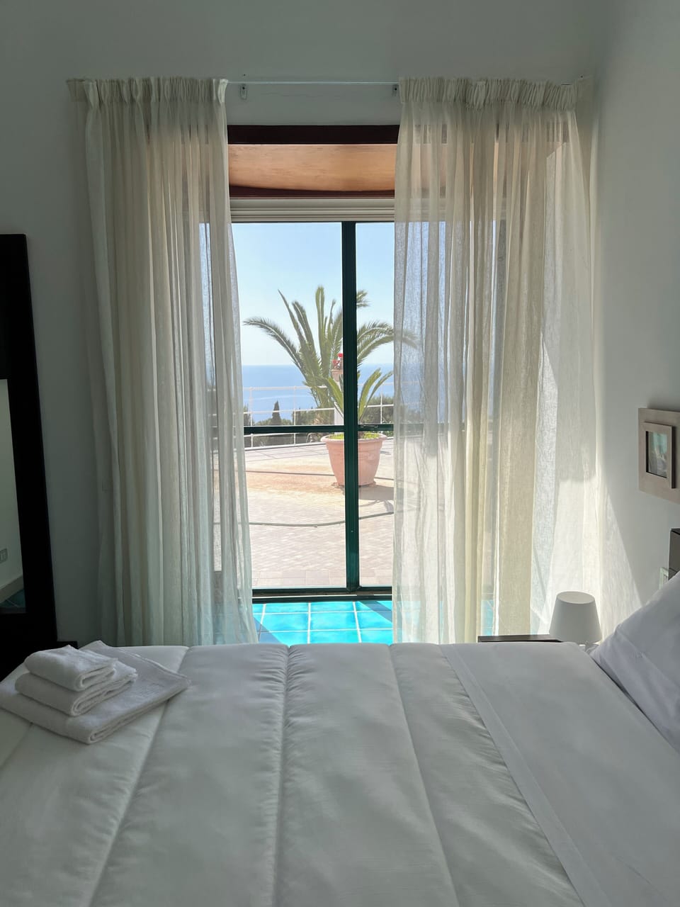 Camera matrimoniale o con due lettini singoli vista mare e terrazzo (3) | Bathroom | Hair dryer, bidet, towels, soap