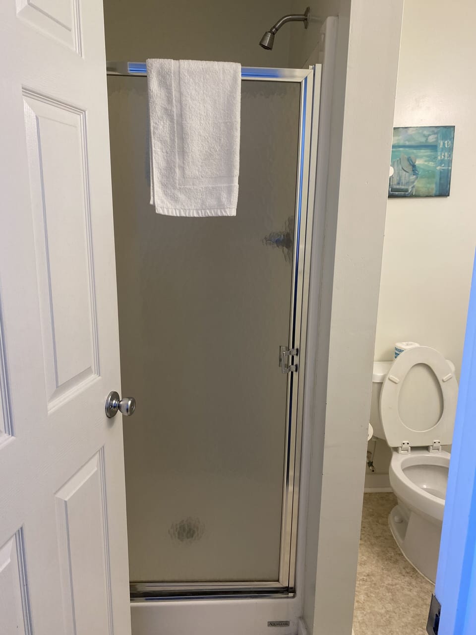 Basic Room, 2 Double Beds | Bathroom | Shower, free toiletries, towels