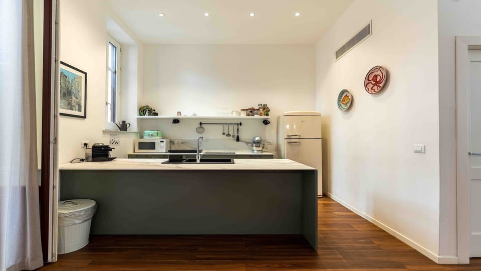 Basic Apartment, City View | Private kitchen