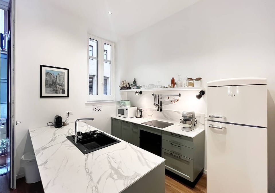 Basic Apartment, City View | Private kitchen