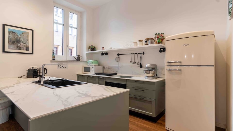 Basic Apartment, City View | Private kitchen