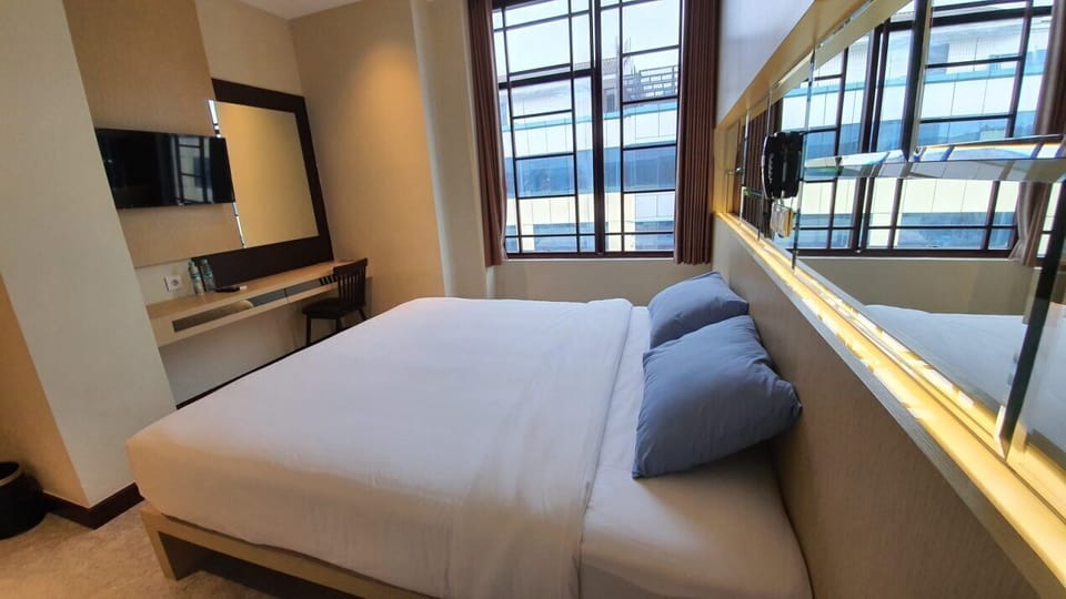 Deluxe Double or Twin Room, City View | Desk, blackout drapes, soundproofing, iron/ironing board