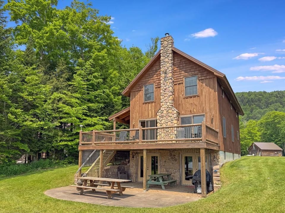 Fairview Lodge on 4th Lake