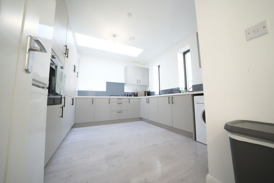 Full-size fridge, microwave, oven, toaster