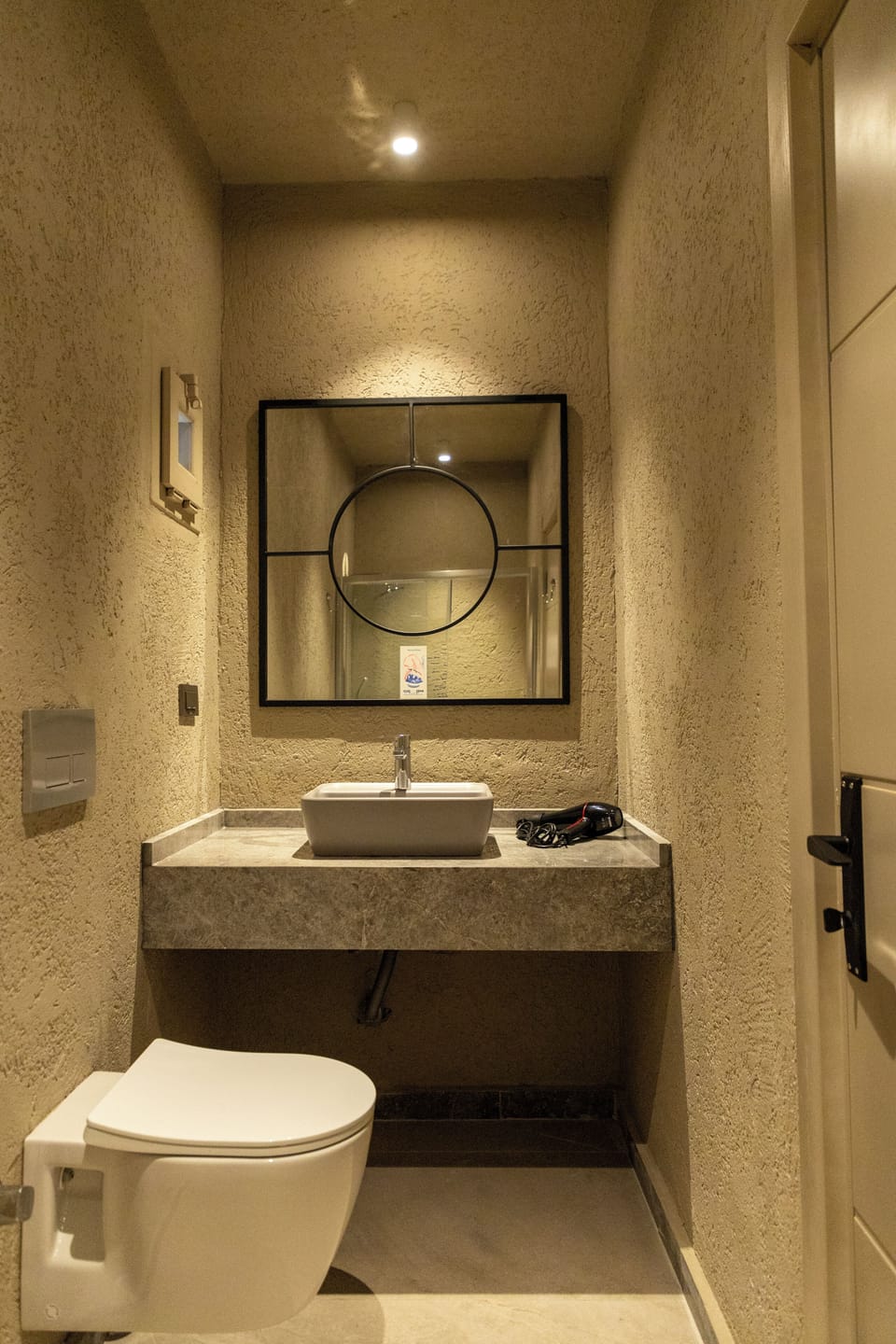 Deluxe Room, Garden View | Bathroom | Shower, hair dryer, slippers, towels