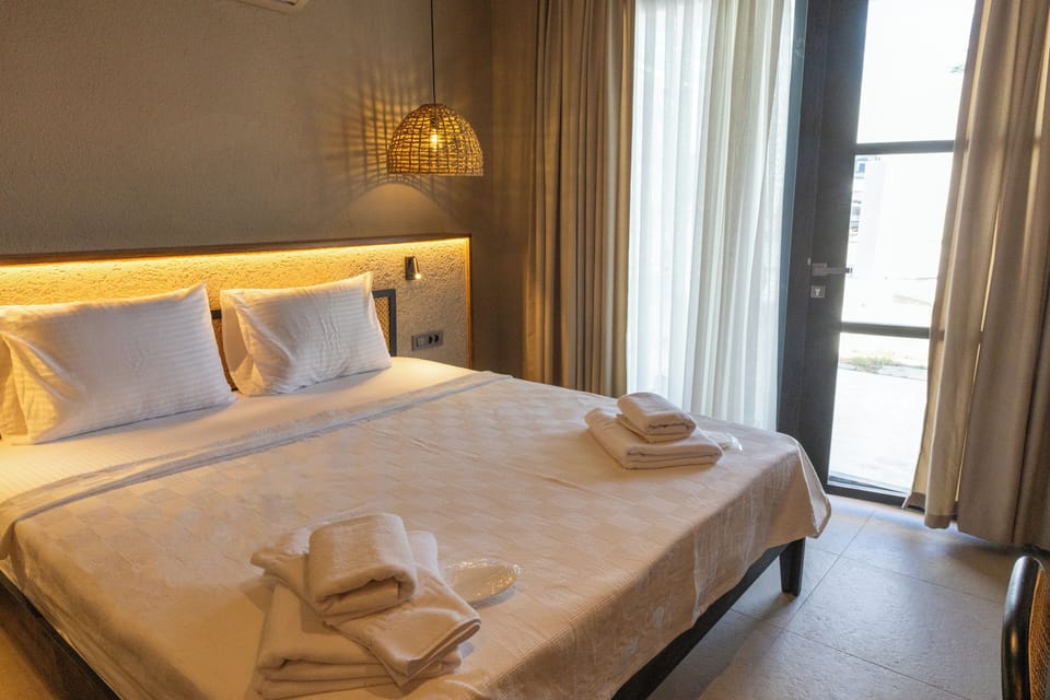 Deluxe Room, Garden View | Egyptian cotton sheets, premium bedding, minibar, in-room safe