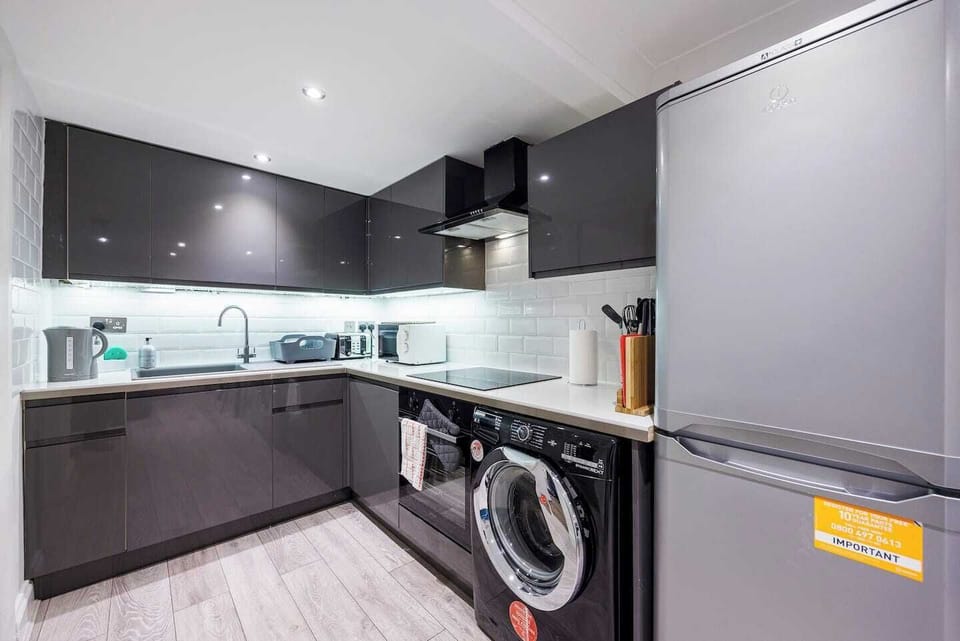 Full kitchen