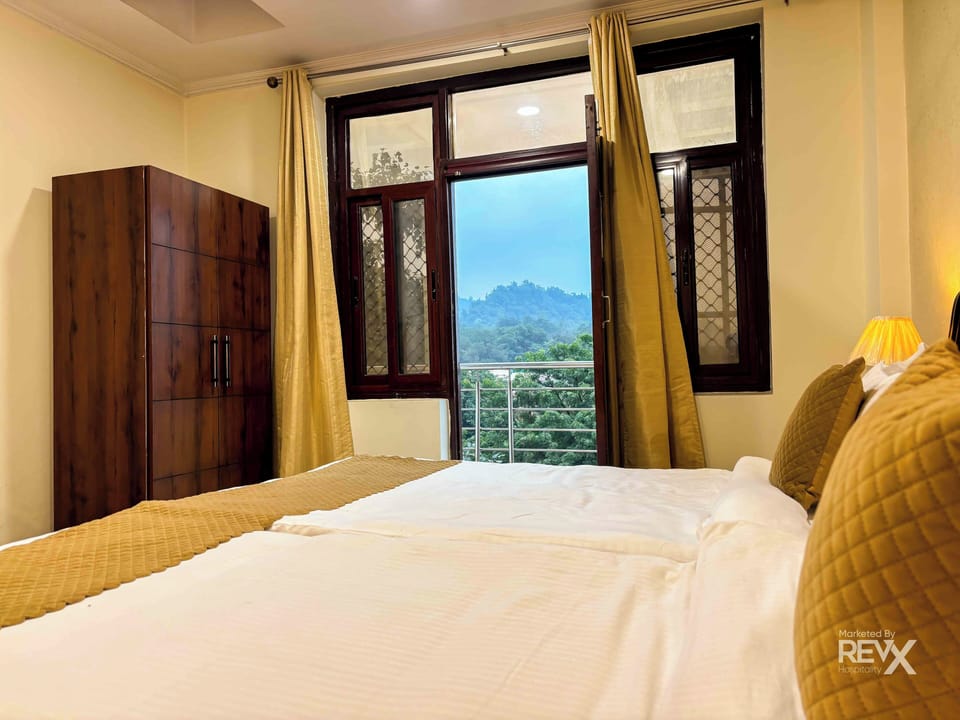 Premium Double Room | Rollaway beds, free WiFi, bed sheets