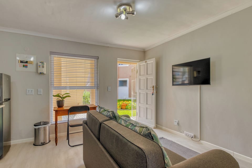 Comfort Apartment, Patio, Garden View | Living area