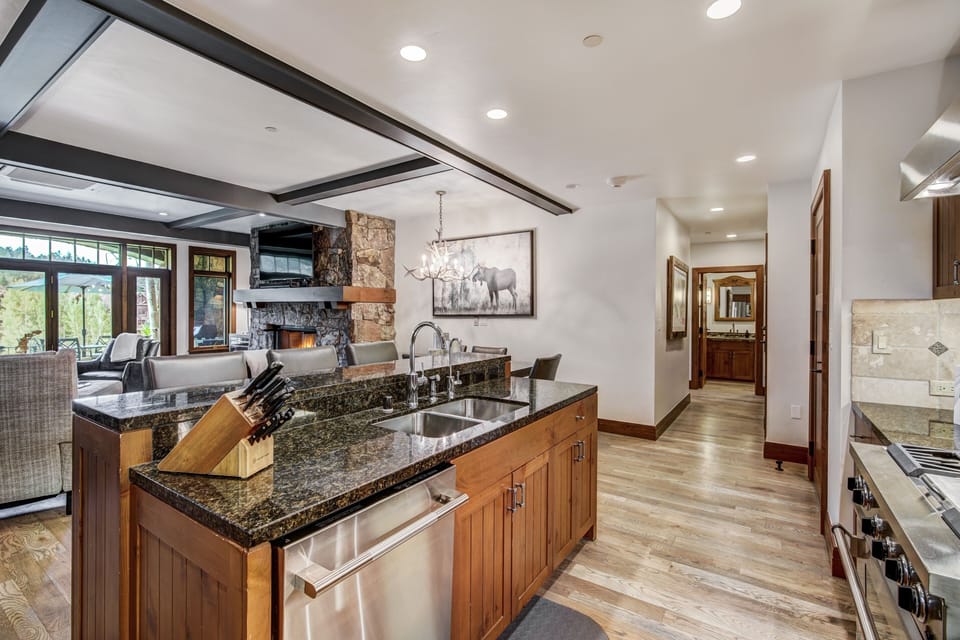 Condo, 3 Bedrooms | Private kitchen | Fridge