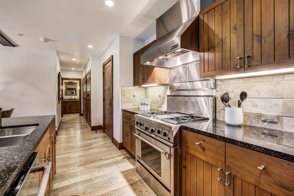 Condo, 3 Bedrooms | Private kitchen | Fridge