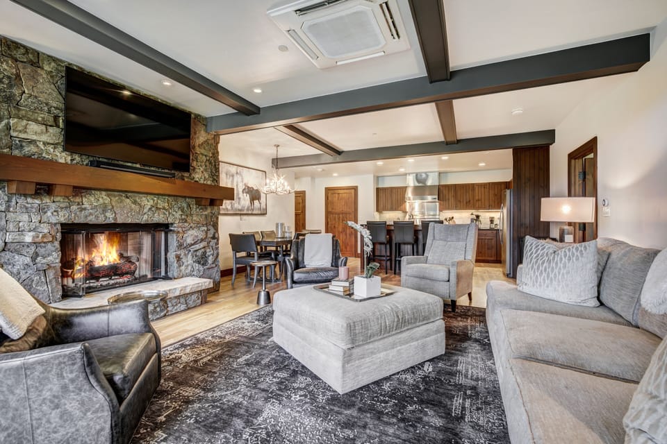 Condo, 3 Bedrooms | Living area | Smart TV, streaming services