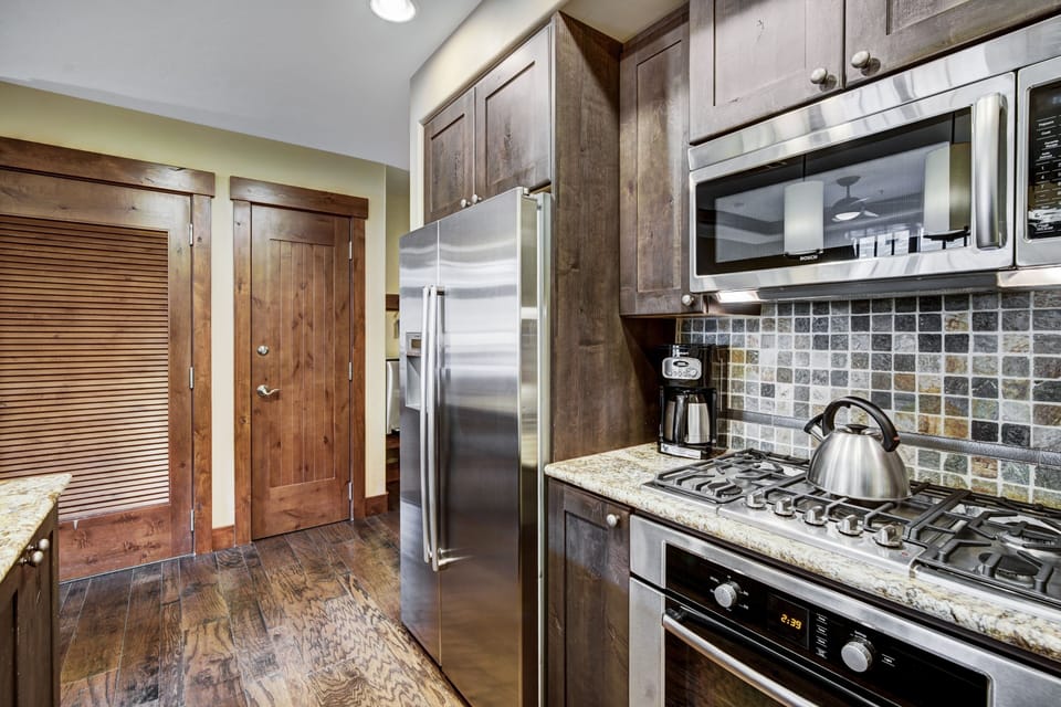 Condo, 1 Bedroom | Private kitchen | Coffee/tea maker, fridge, oven, toaster
