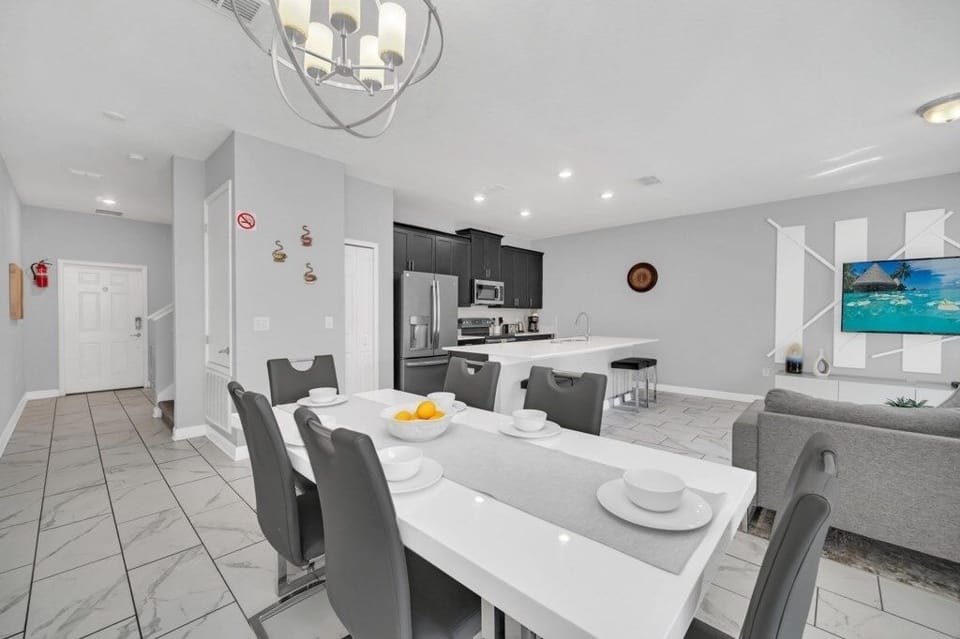 Townhome, 4 Bedrooms | Private kitchen