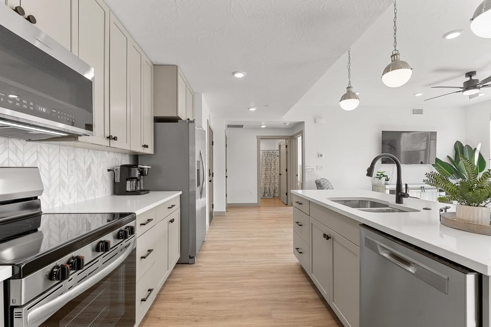 Condo, 2 Bedrooms | Private kitchen | Fridge, oven, coffee/tea maker, toaster