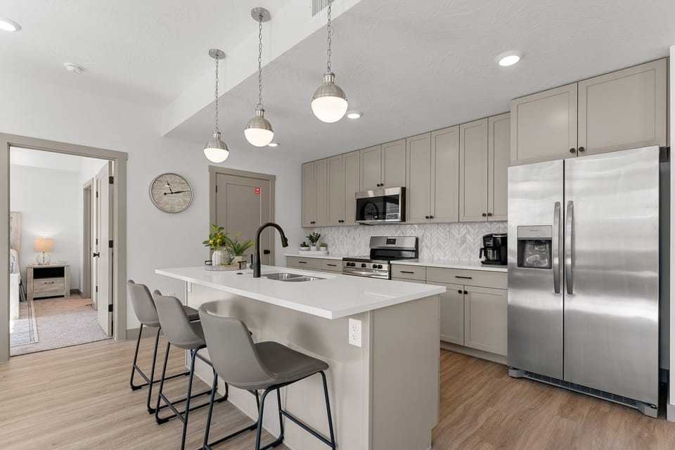 Condo, 2 Bedrooms | Private kitchen | Fridge, oven, coffee/tea maker, toaster