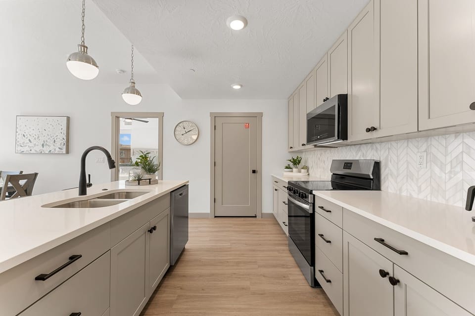 Condo, 2 Bedrooms | Private kitchen | Fridge, oven, coffee/tea maker, toaster
