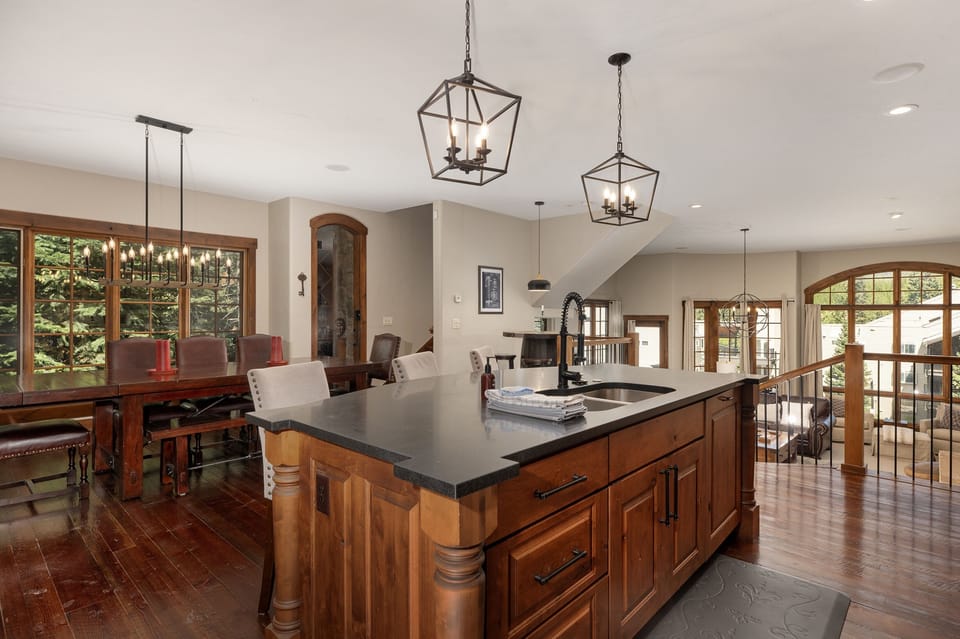House, 4 Bedrooms | Private kitchen | Fridge, oven, coffee/tea maker, electric kettle