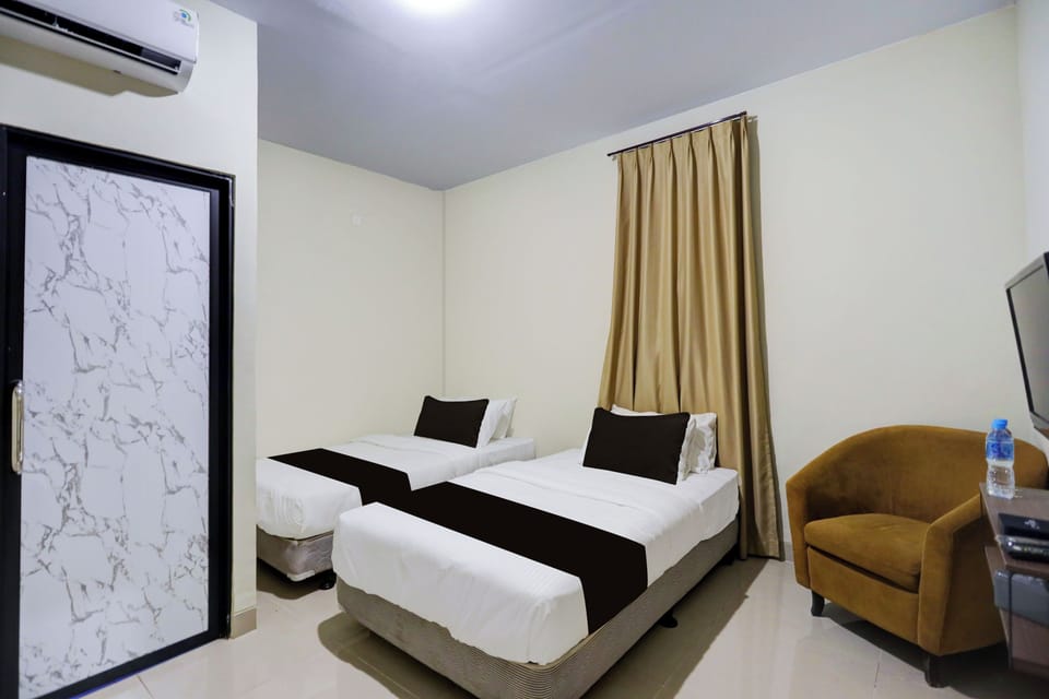 Deluxe Twin Room | Egyptian cotton sheets, premium bedding, laptop workspace, WiFi (free)